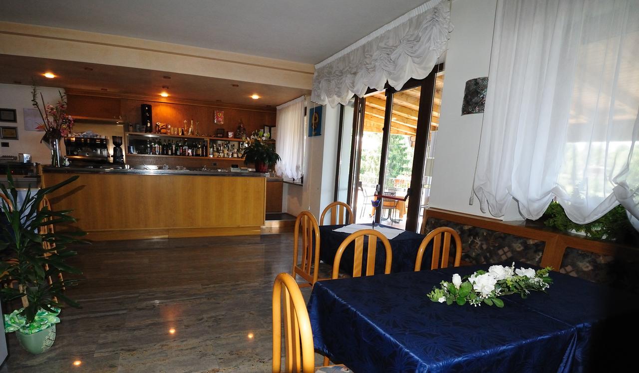 Hotel San Remo Сан-Дзено-ди-Монтанья Экстерьер фото