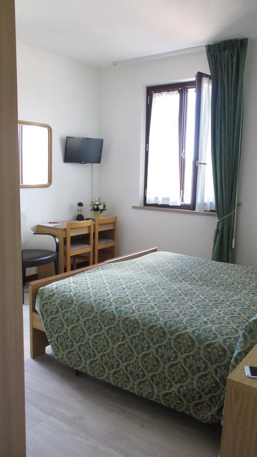 Hotel San Remo Сан-Дзено-ди-Монтанья Экстерьер фото