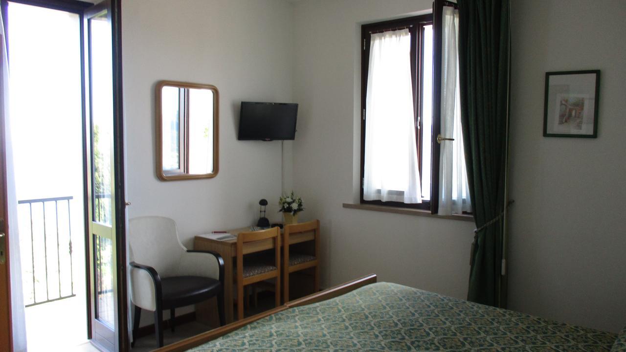 Hotel San Remo Сан-Дзено-ди-Монтанья Экстерьер фото